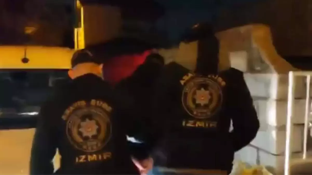 İzmir\'de Uyuşturucu ve Silah Operasyonu