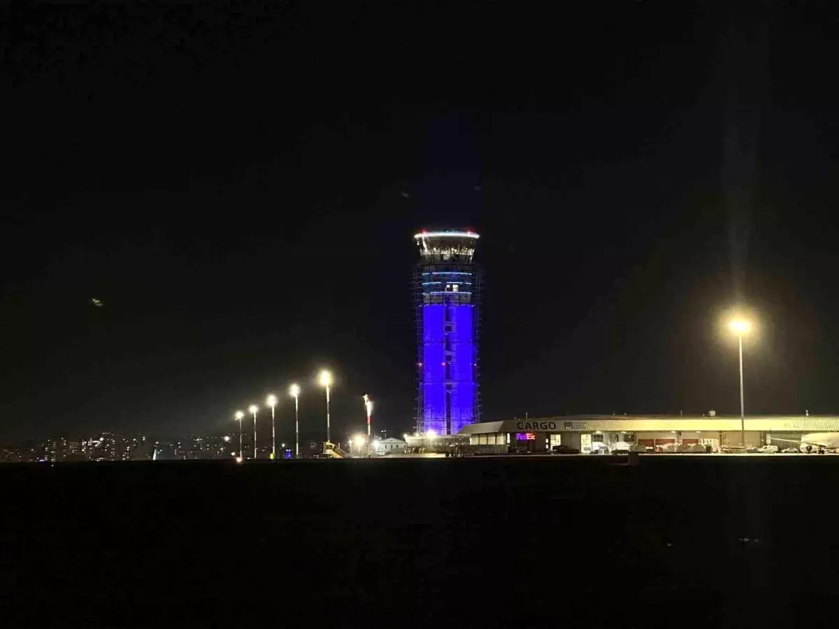 Havalimanı Mavi Işıkla Aydınlatıldı