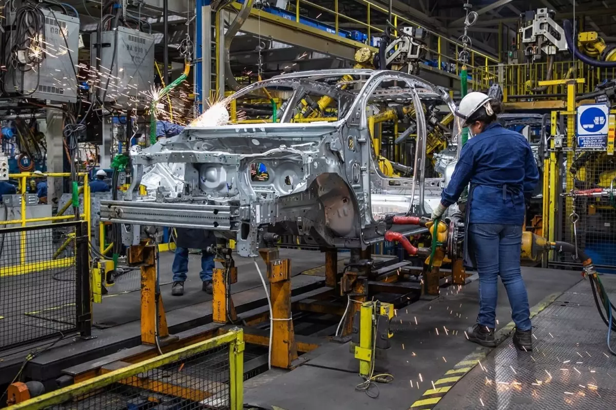 Otomotiv devi elektrikli araç üretimini durdurdu! Binlerce kişi işten çıkarılıyor