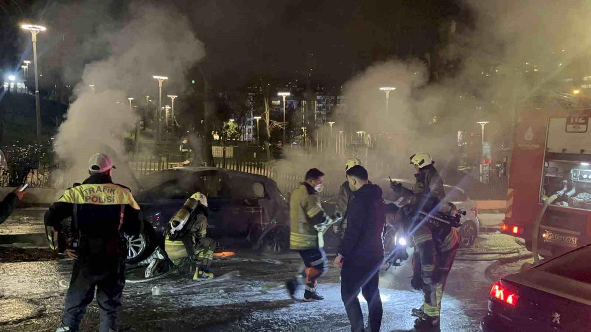 Beşiktaş\'ta Elektrikli Araç Yangını