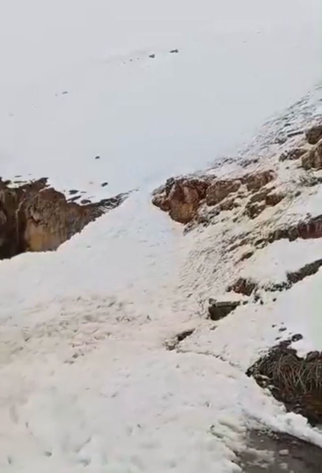 Şırnak’ta Çığ Yolunu Kapattı