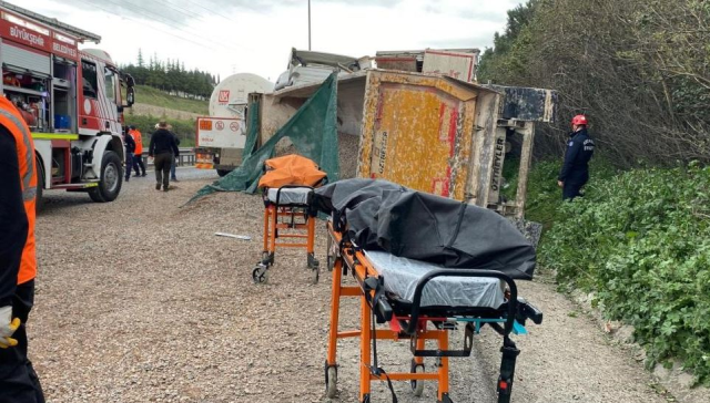 TEM'de zincirleme kaza: 4 araç birbirine girdi, Ankara yönü trafiğe kapatıldı