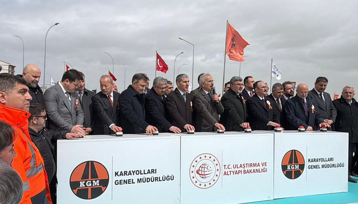 Bakan Uraloğlu: Biz laf değil eser üretiyoruz