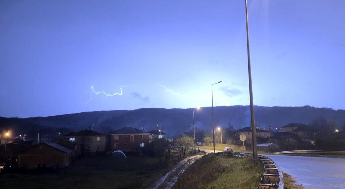 Düzce\'de Şimşek ve Dolunay Şovu