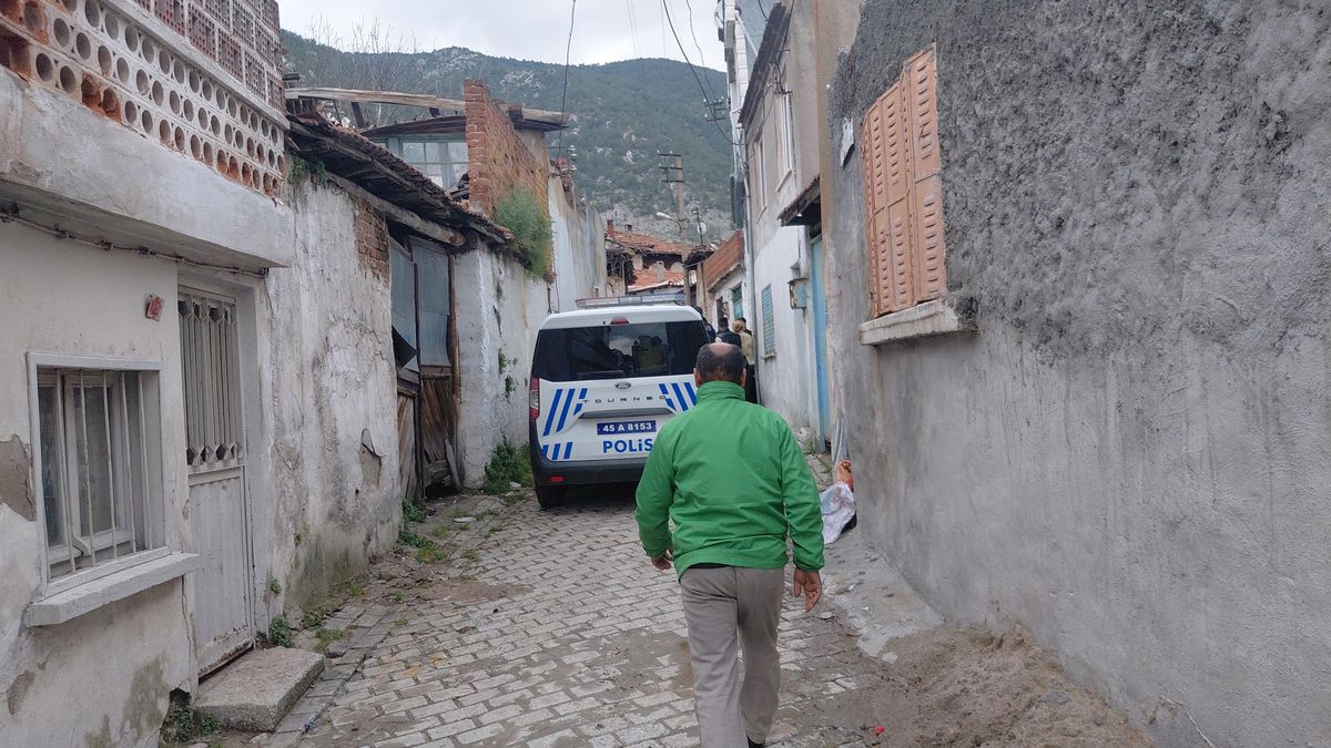 Kırkağaç\'ta Bıçaklı Kavga: 1 Yaralı