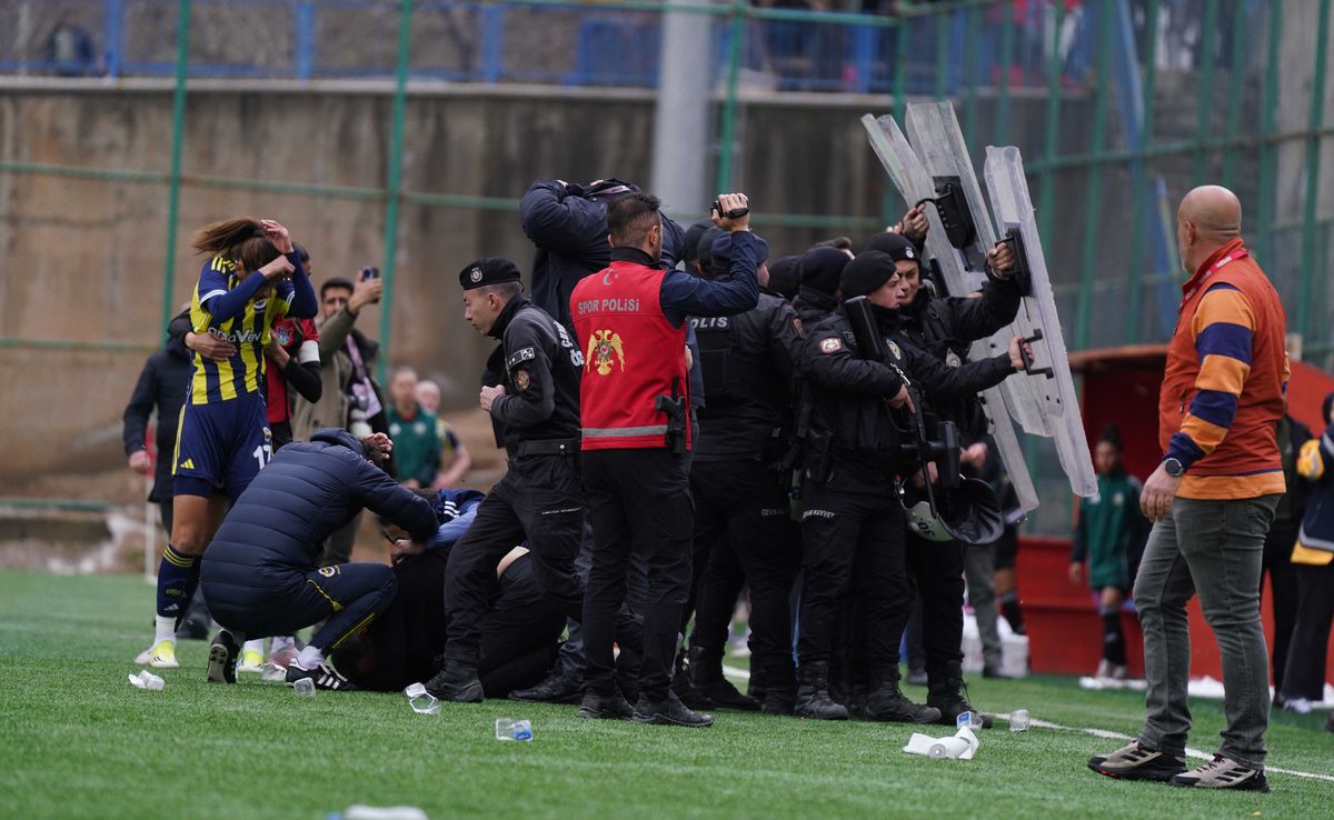 Fenerbahçe\'den Olaylara Kınama