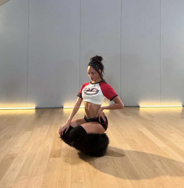 Filistin'e destek verdi, gruptan atıldı! Dünyaca ünlü şarkıcıdan yeni hamle geldi