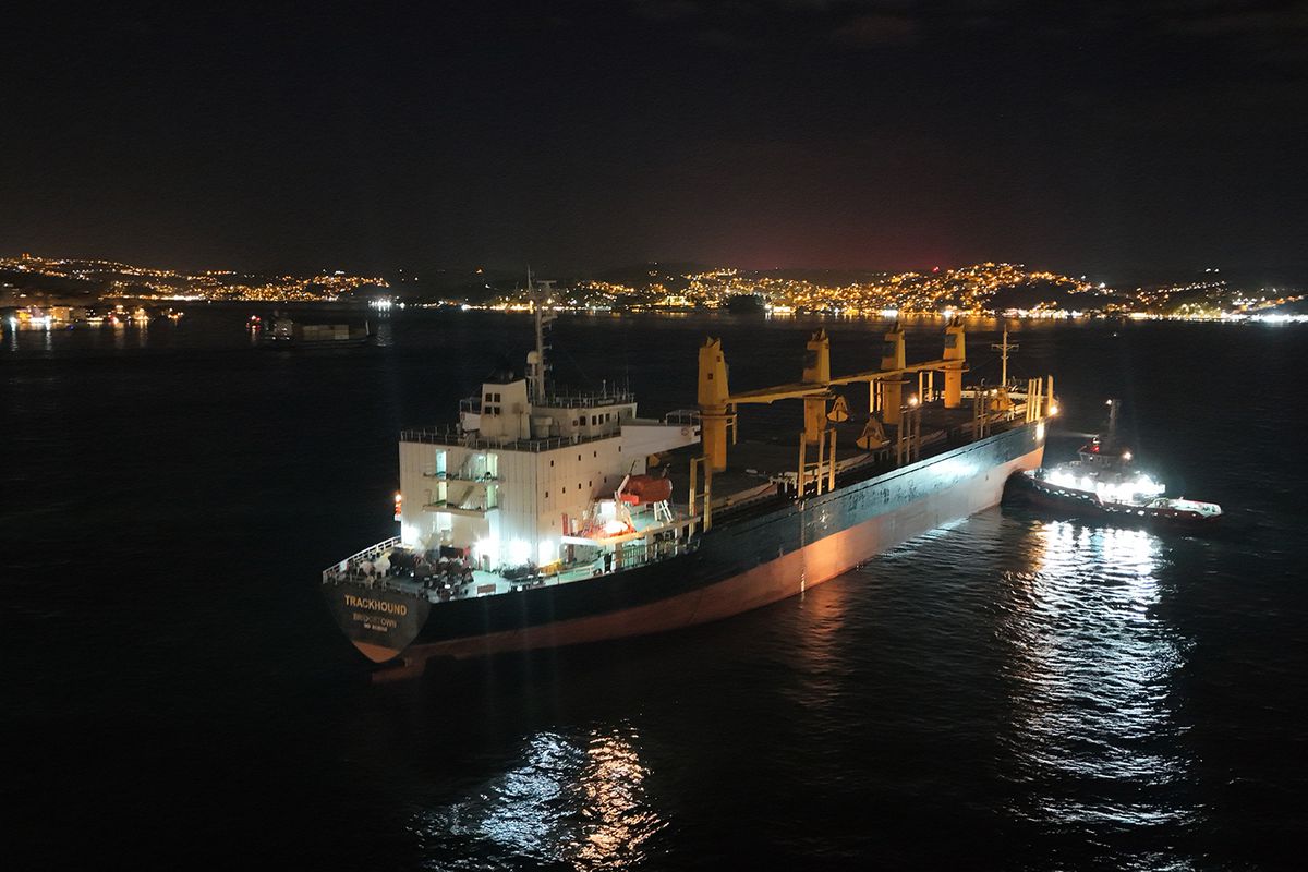 İstanbul Boğazı\'nda gemi arızası; trafik çift yönlü askıya alındı