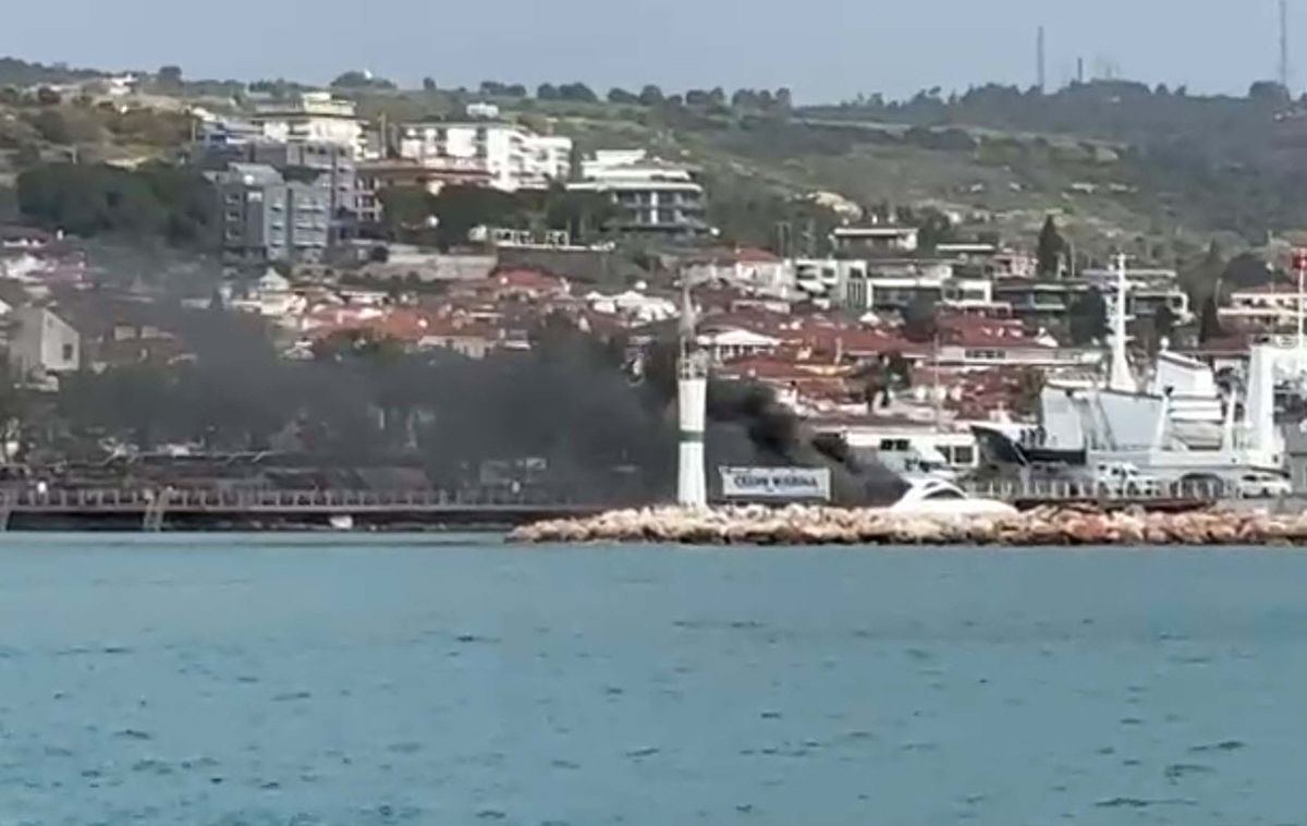 Çeşme\'de Motoryatta Yangın