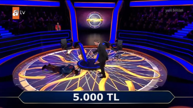 Japon yarışmacı yere kapandı, Oktay Kaynarca ne yapacağını şaşırdı