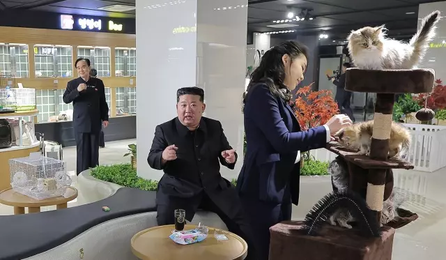 Kim'i hiç böyle görmediniz! Kızıyla bakın nerede görüntülendi