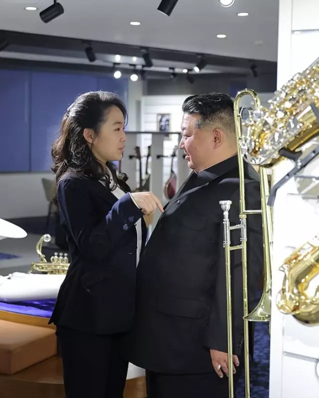 Kim'i hiç böyle görmediniz! Kızıyla bakın nerede görüntülendi