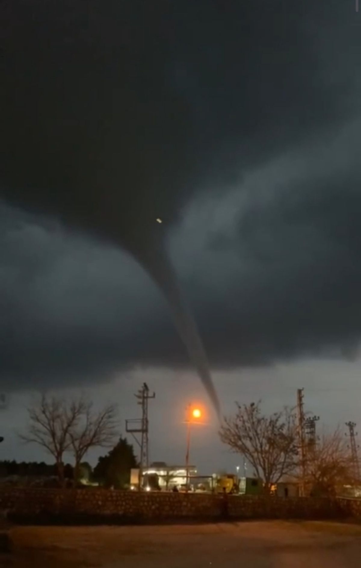 Kızıltepe\'de Hortum Anı Kaydedildi