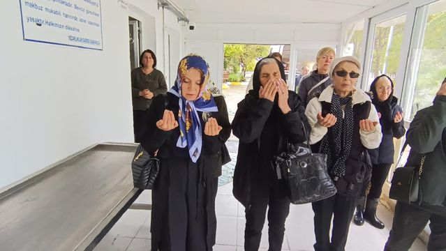 Mehmet Ali Erbil’in Annesi Toprağa Verildi