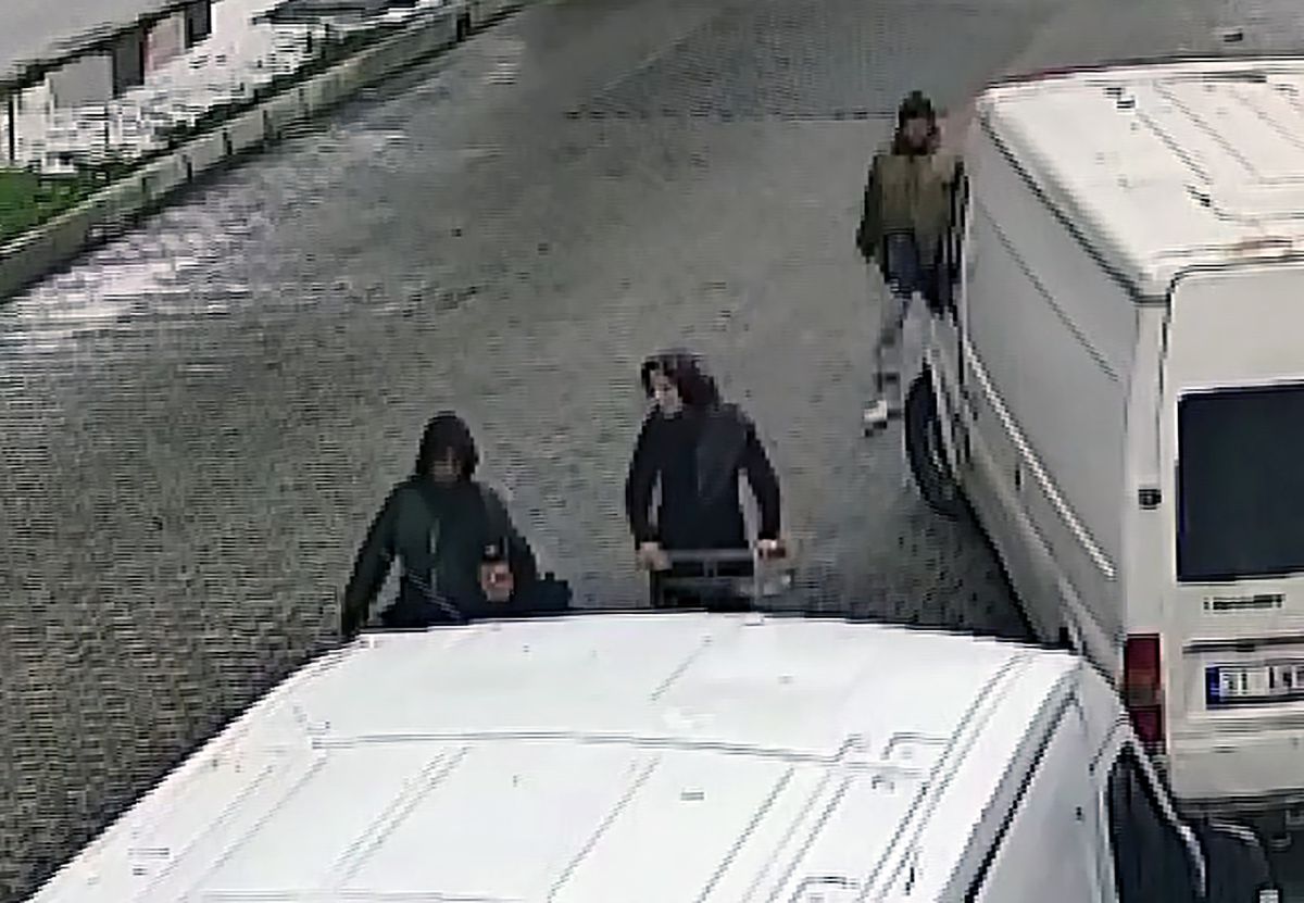 Adana\'da Yankesicilik: 3 Cep Telefonu Çalındı