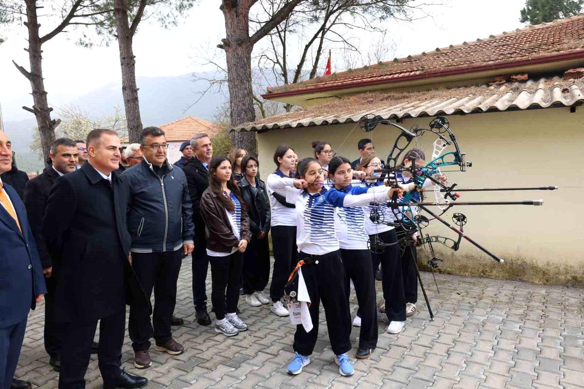 Muğla Valisi\'nden Okçuluk Ziyareti