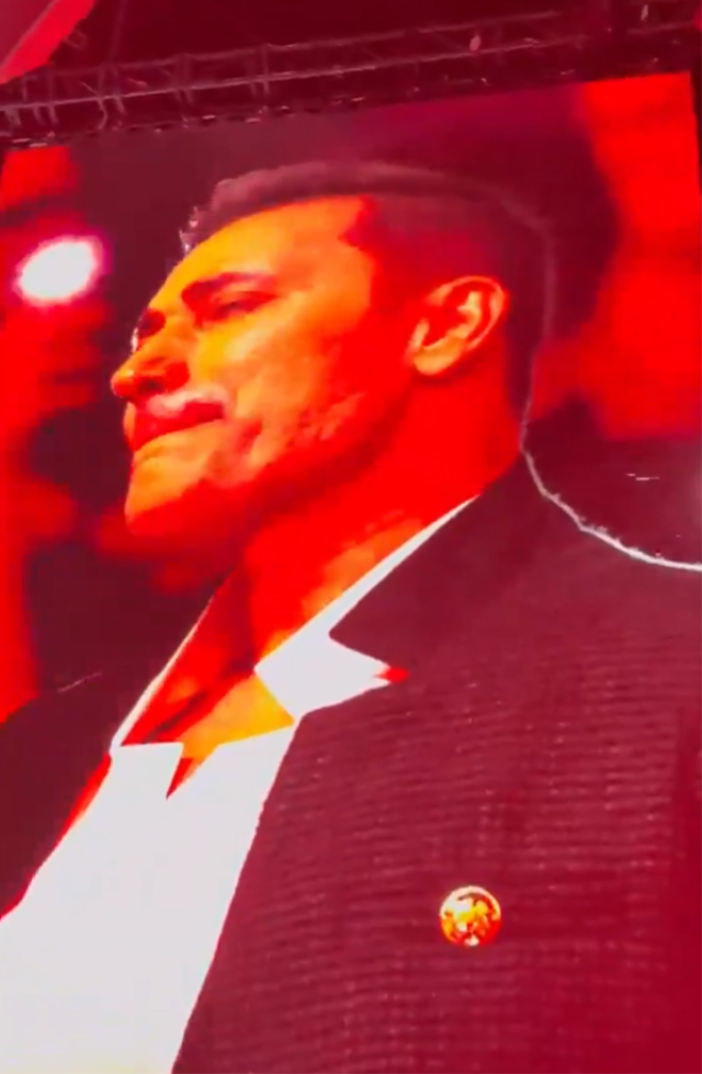 SAYGI1: MUSTAFA SANDAL GECESİ! GÖZYAŞLARINI TUTAMADI