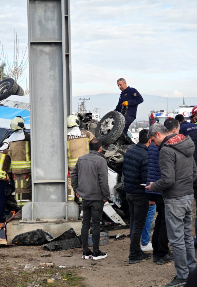 Ankara'da katliam gibi kaza! Otobüs üst geçide çarptı