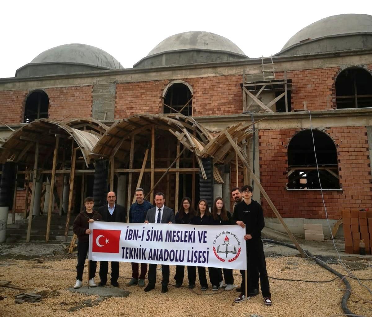 Öğrencilerden Camii İçin Örnek Bağış