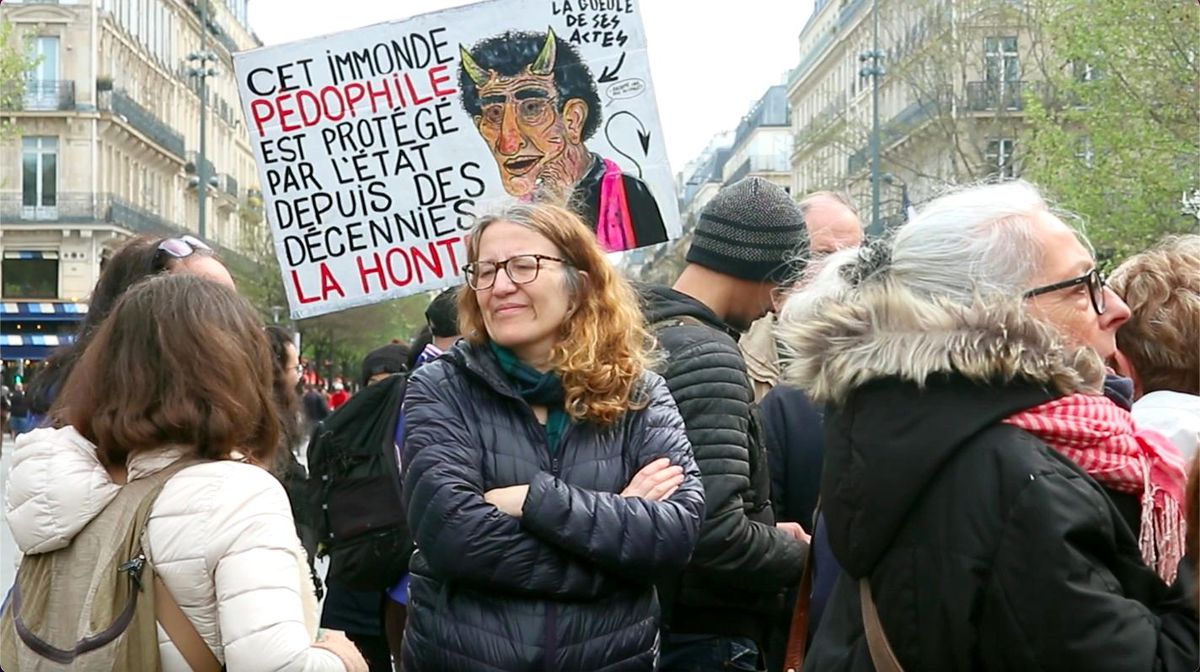 Paris\'te Çocuk İstismarına Karşı Protesto