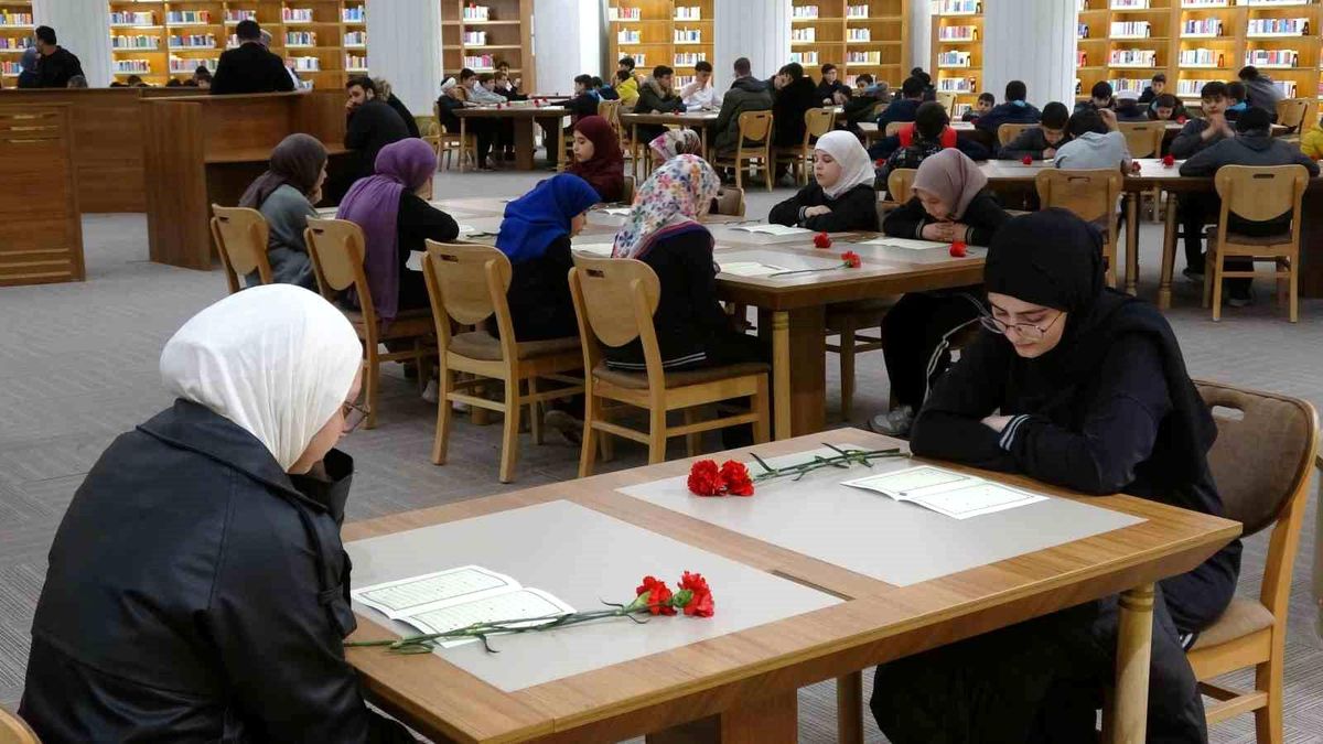Gaziantep\'te 302 öğrenci aynı anda Kuran-ı Kerim\'i hatim etti
