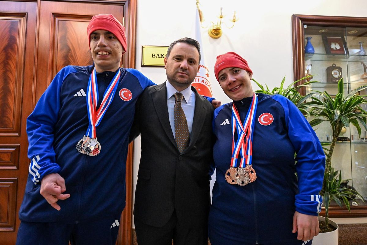 Otizmli İkizler Kayak Şampiyonasında Başarıya Ulaşmıştı