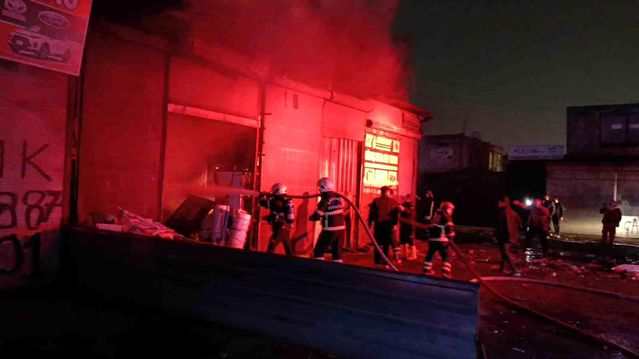 Şanlıurfa’da Hurdacı Dükkanında Yangın