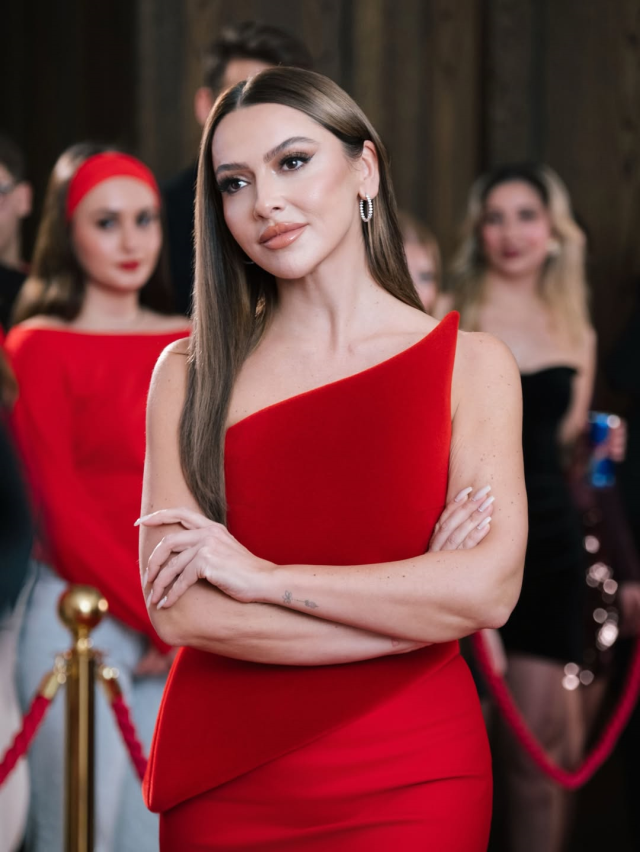 Sinan Burhan, Hadise'ye ateş püskürdü: P.rno figürü gibi kostümle sahnede