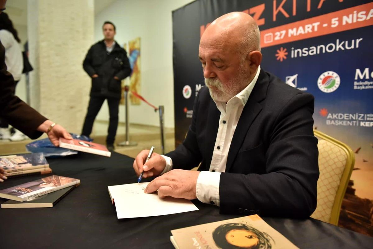 Ercan Kesal: Edebiyat Hayallerin Anahtarı