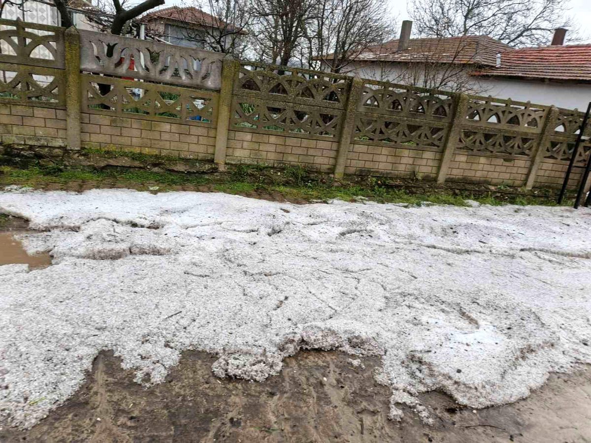 Muratlı\'da Dolu Yağışı Endişe Yarattı