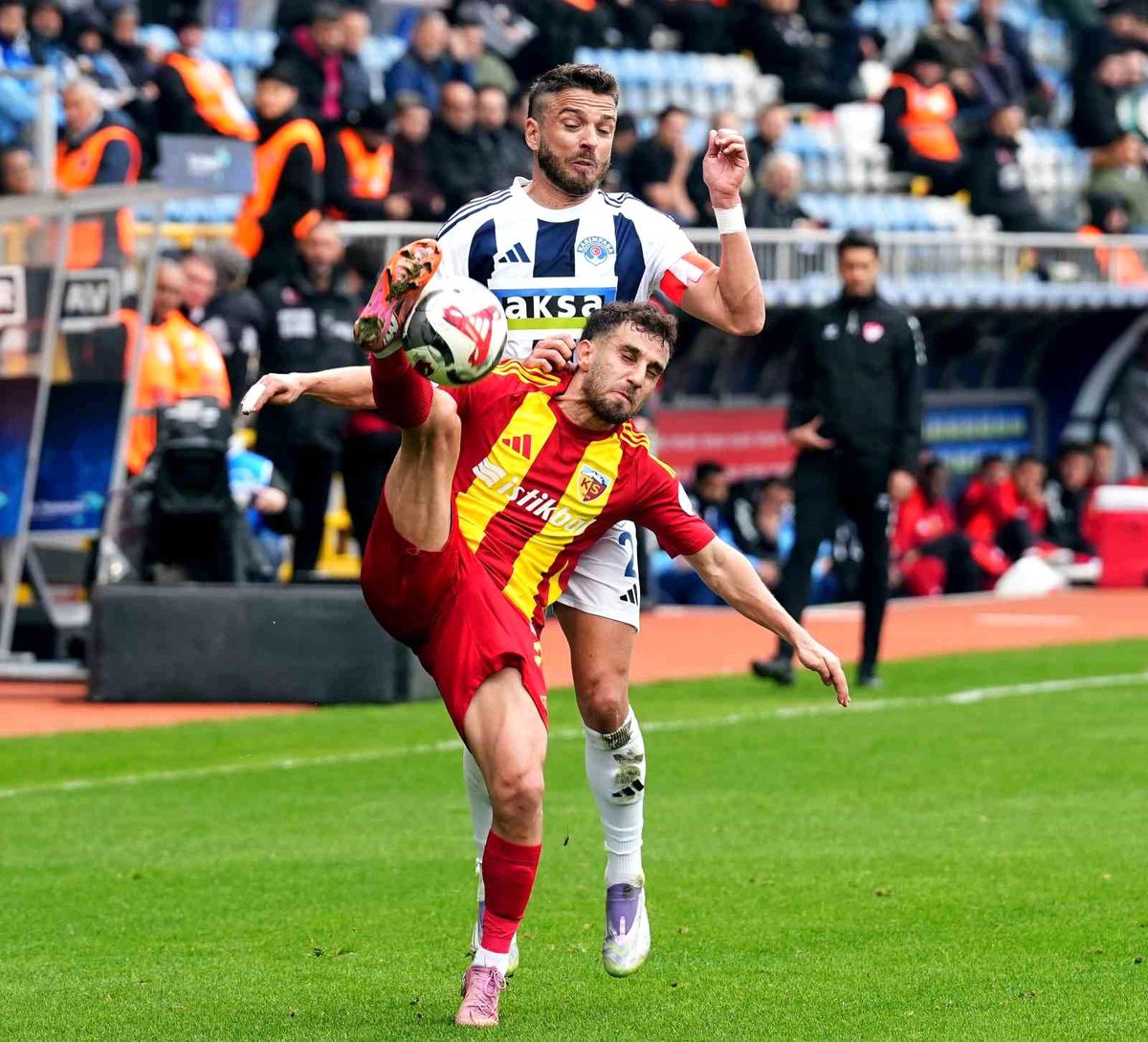Kasımpaşa 1-0 Kayserispor: İlk Yarının Sonucu