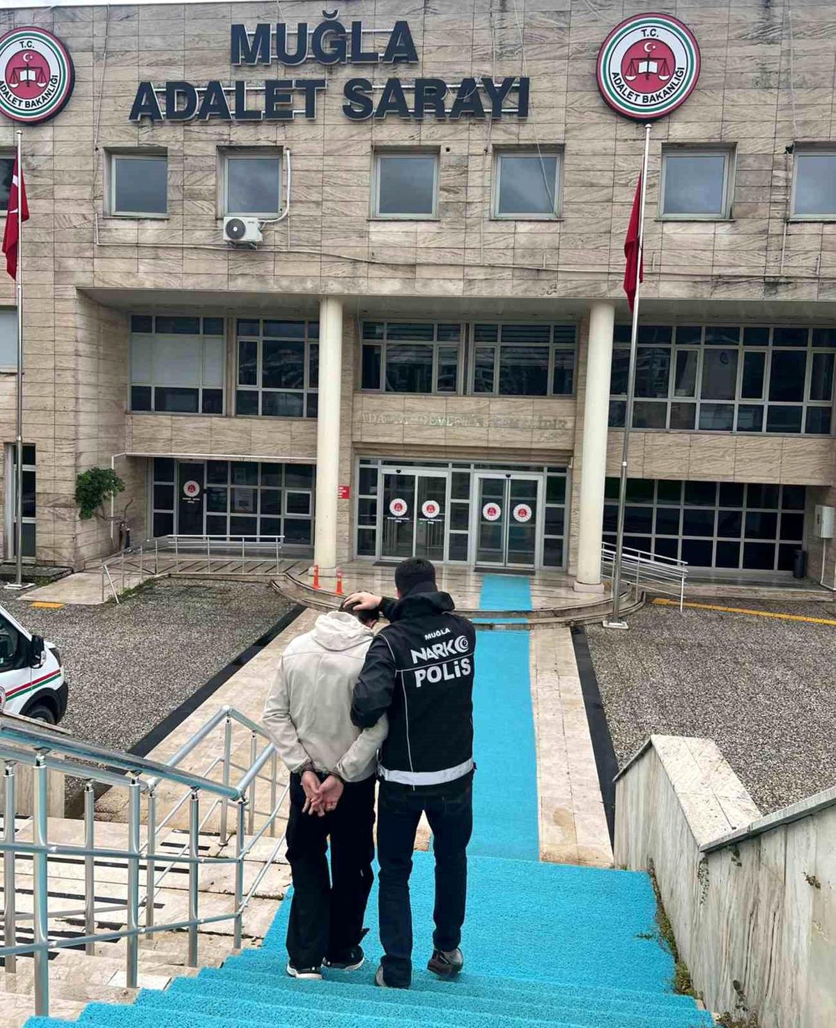 Menteşe\'de Uyuşturucu Operasyonu: Aranan Şahıs Yakalandı