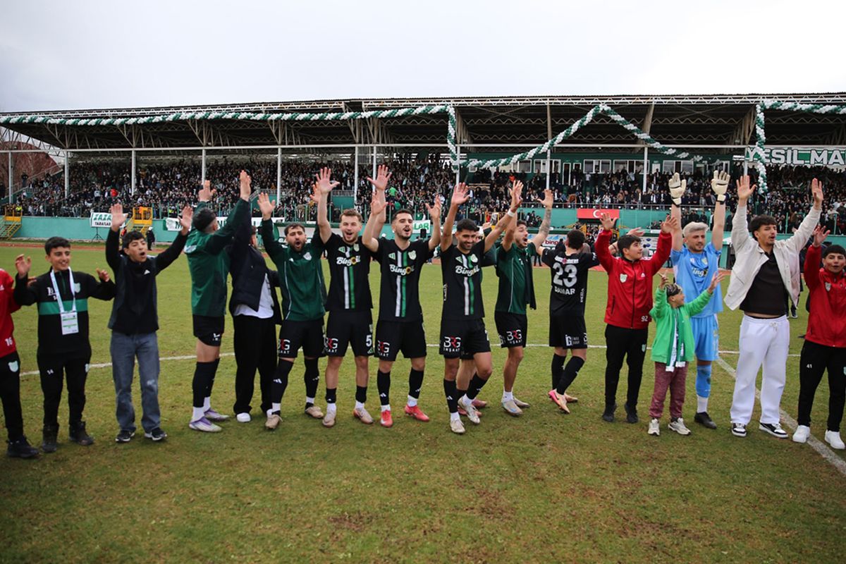 2. Lig\'e yükselen ilk takımlar belli oldu