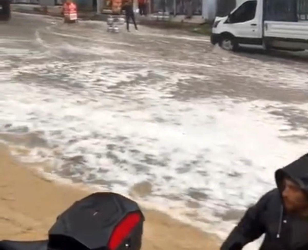 Adana\'da Dolu ve Yağış Hayatı Vurdu