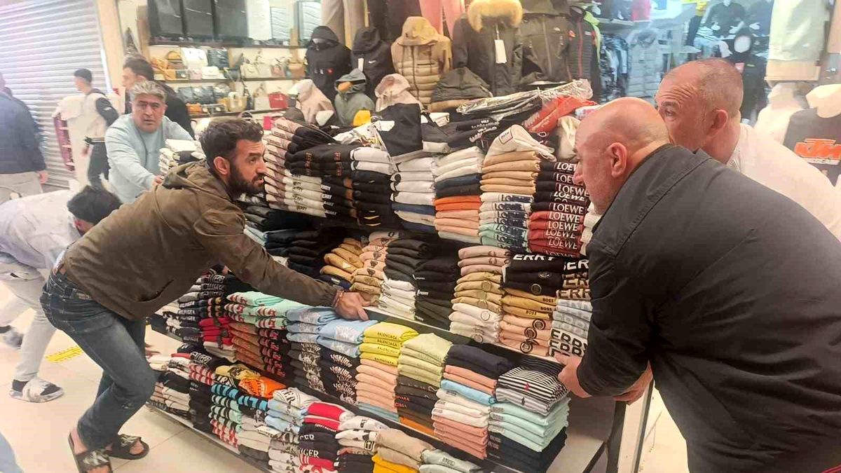 Antalya\'da iş merkezinde yangın paniği