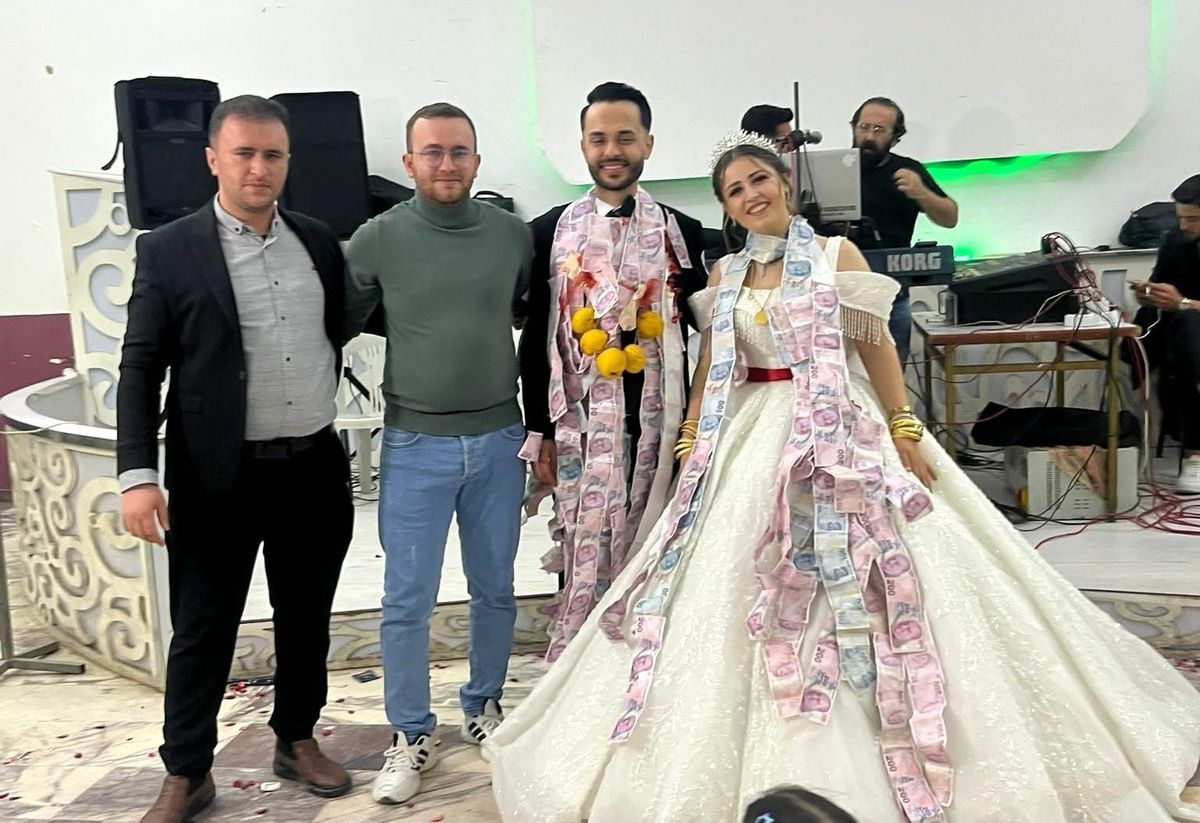 Arkadaşlarından damada \'beşi bir yerde ayva\'