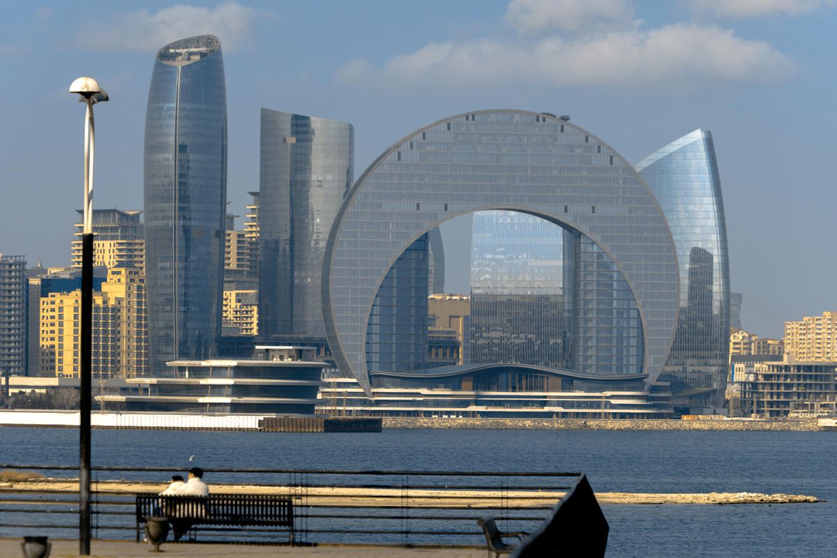 Azerbaycan\'dan İran\'a Üçüncü Yardım Sevkiyatı