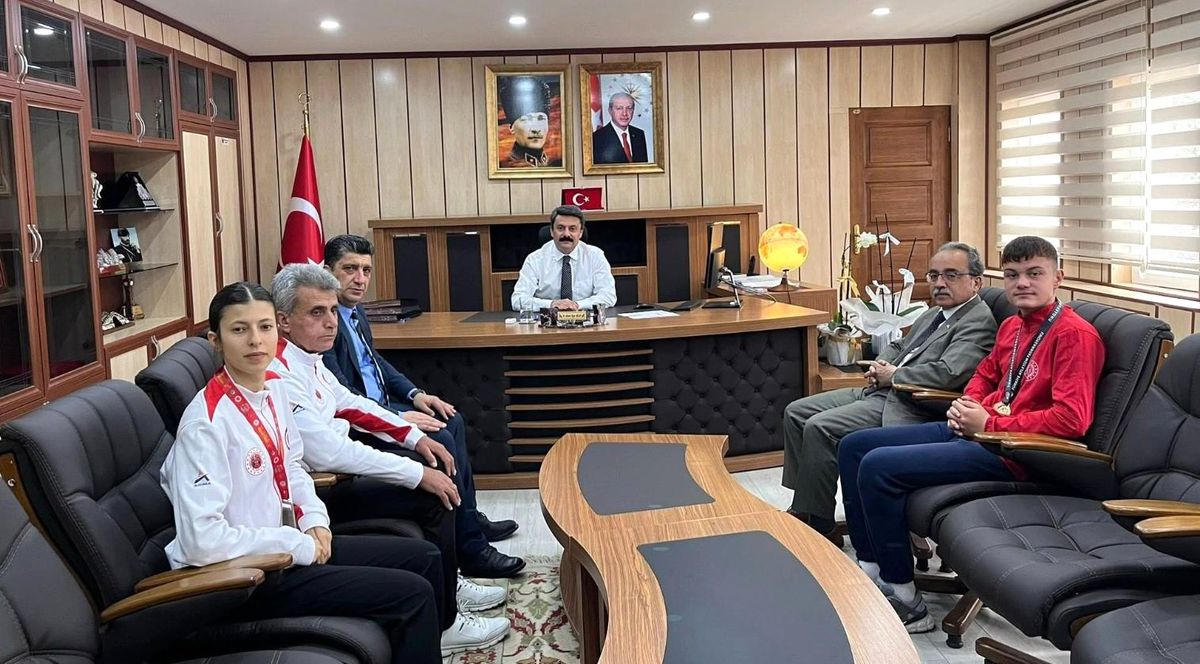 Besnili Sporcular Kaymakam\'ı Ziyaret Etti