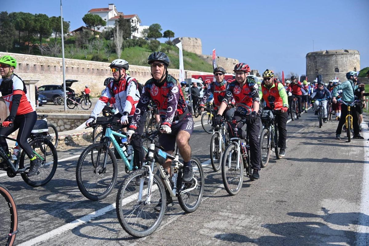 Çanakkale\'de 1050 Bisikletli Şehitlere Saygı Sürüşü Gerçekleştirildi