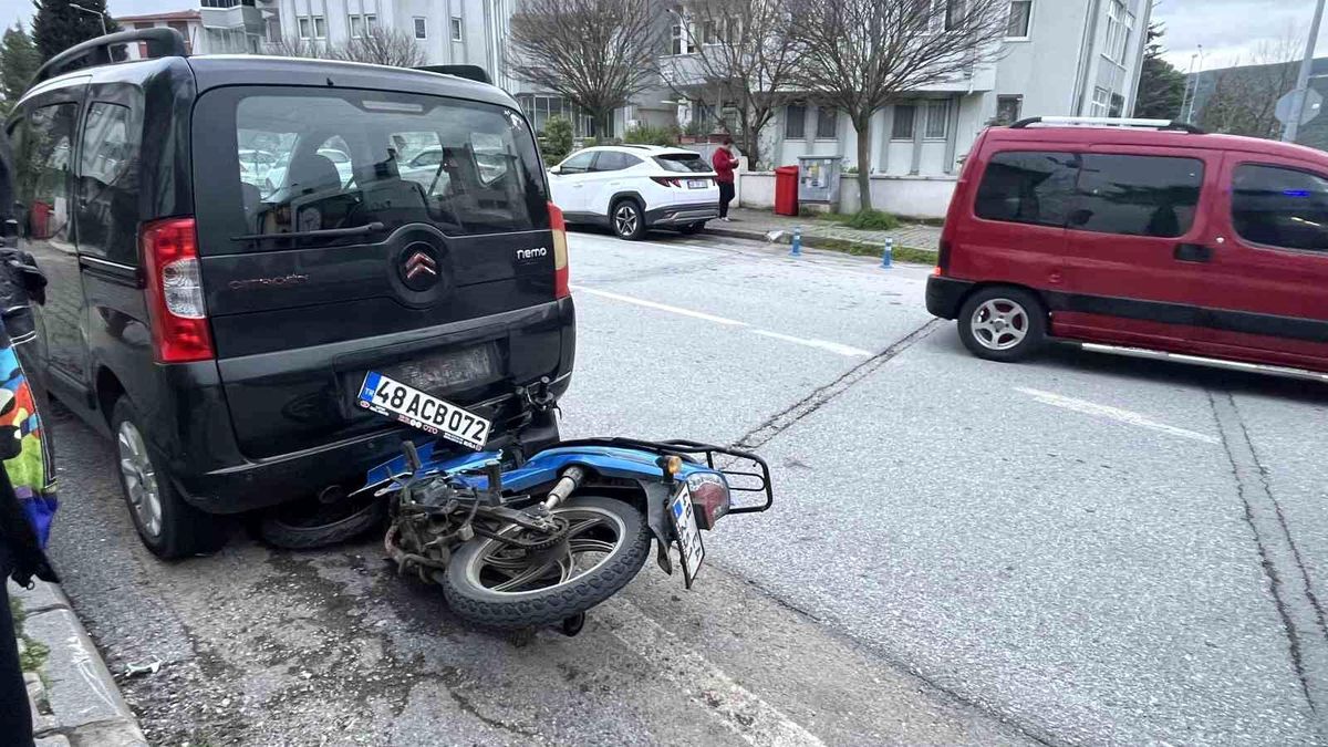 Menteşe\'de Motosiklet Kazası: Sürücü Yaralandı