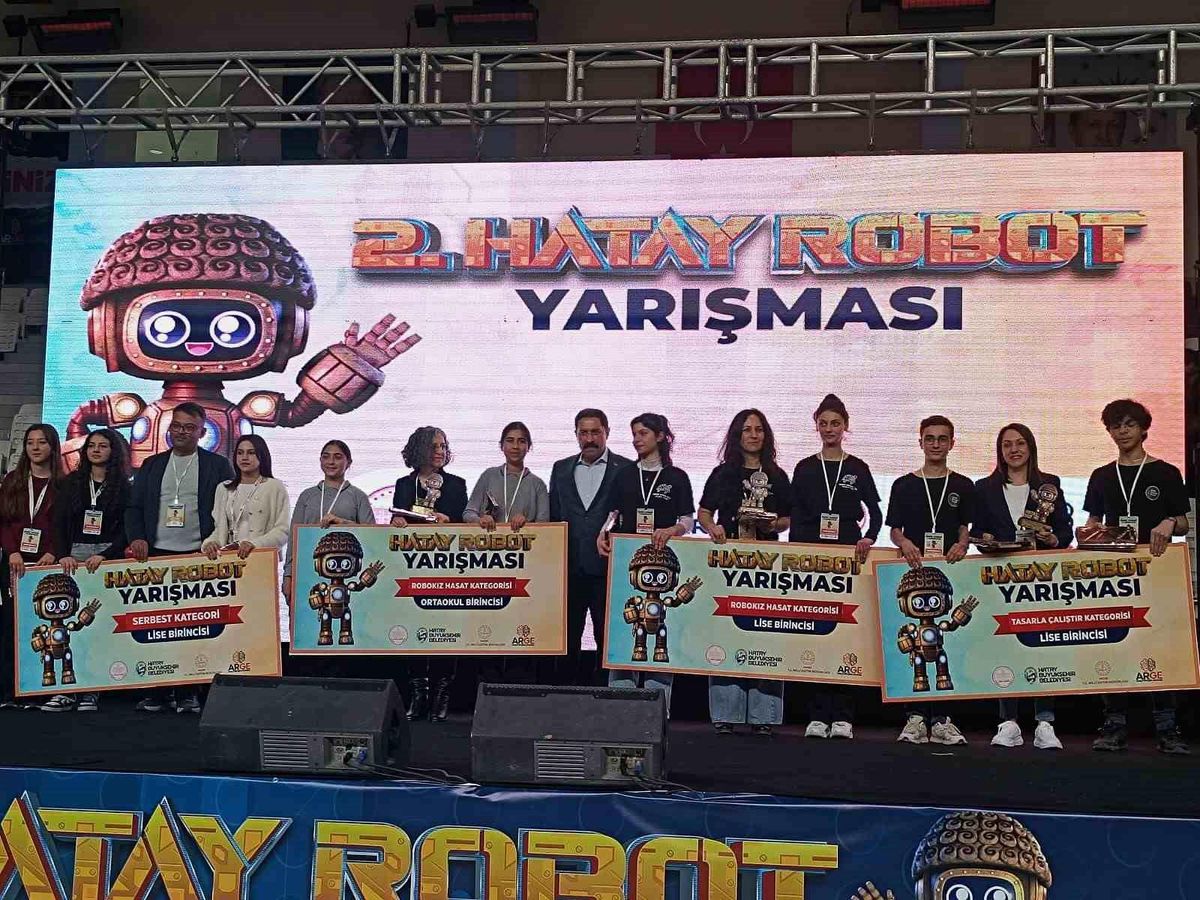 Depremzede öğrencilerin hayallerini gerçeğe dönüştürdükleri "Hatay Bot" robot yarışması sona erdi