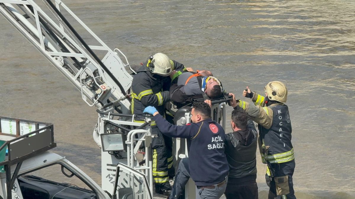 Kamyonet Sürücüsü Hayatını Kaybetti