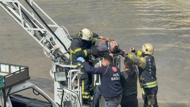 Kamyonet Sürücüsü Hayatını Kaybetti