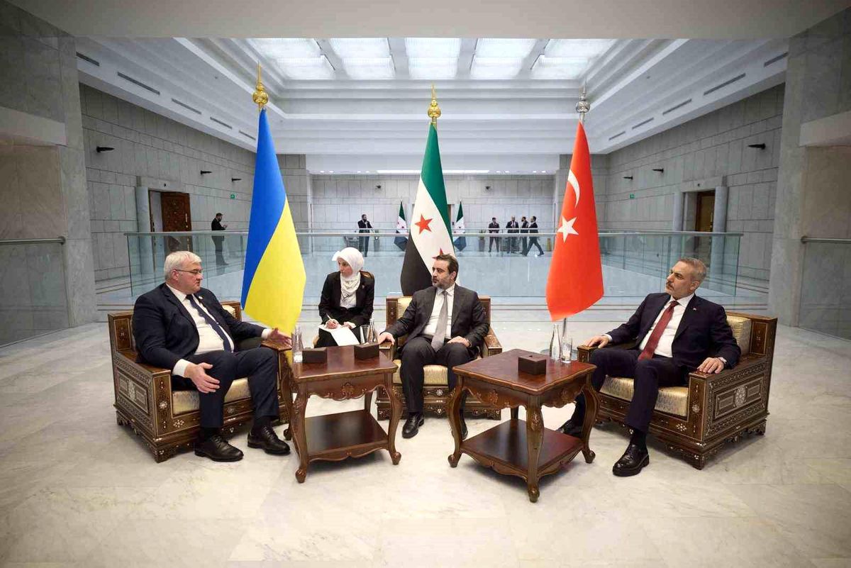 Fidan\'dan Suriye\'de Üçlü Görüşme
