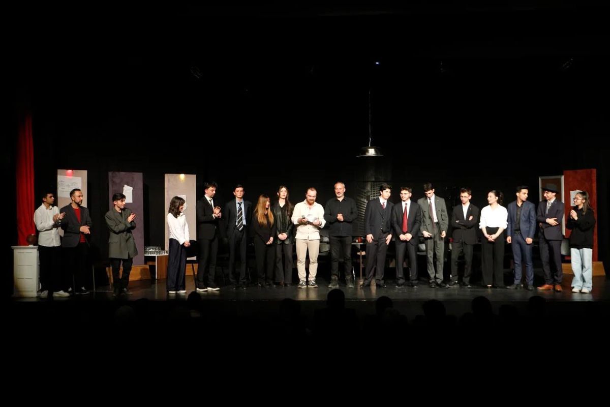 Erzurum Lisesi öğrencilerinden anlamlı sahne: "12 Öfkeli" büyük beğeni topladı