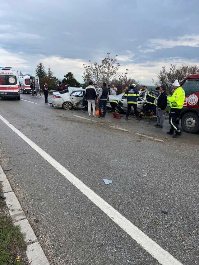 Eskişehir-Ankara yolunda feci kaza: 4 ölü, 2 yaralı