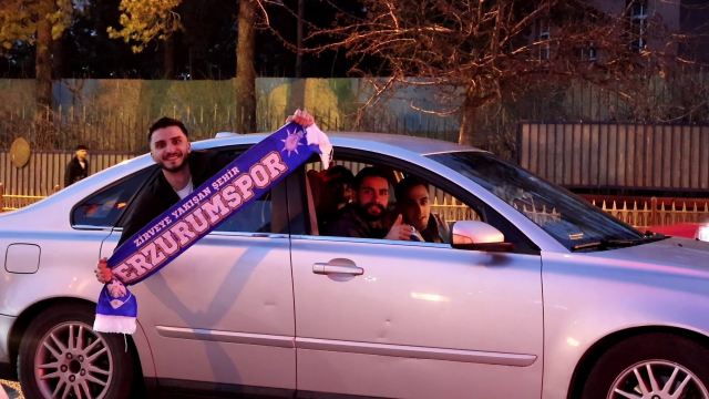 Formalarını giyip bayraklarını çıkarttılar! Şimdiden Süper Lig'e çıkacak olmanın coşkusunu yaşıyorlar
