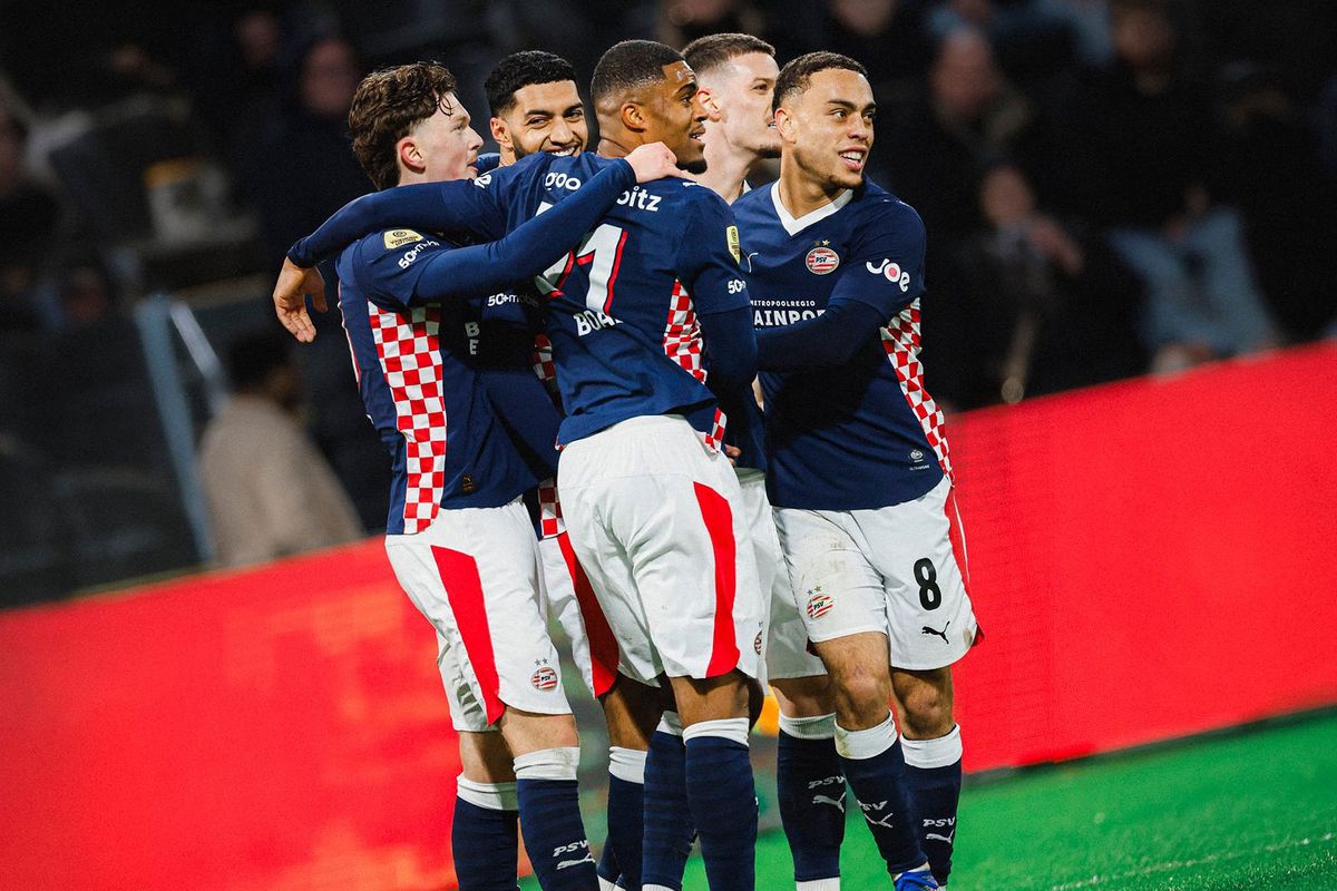 PSV, Hollanda Ligi\'nde üst üste 3. kez şampiyon