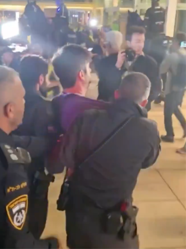 İsrail'de savaş karşıtı gösteriye polis müdahalesi