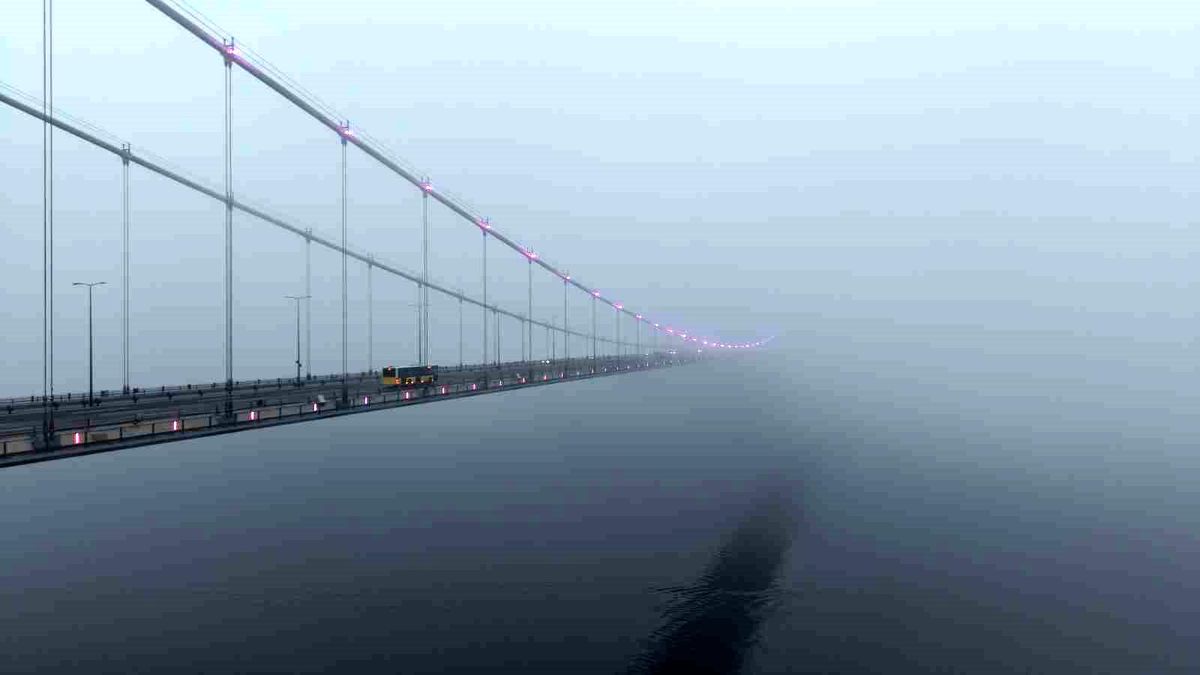 İstanbul\'da Yoğun Sis Manzarası